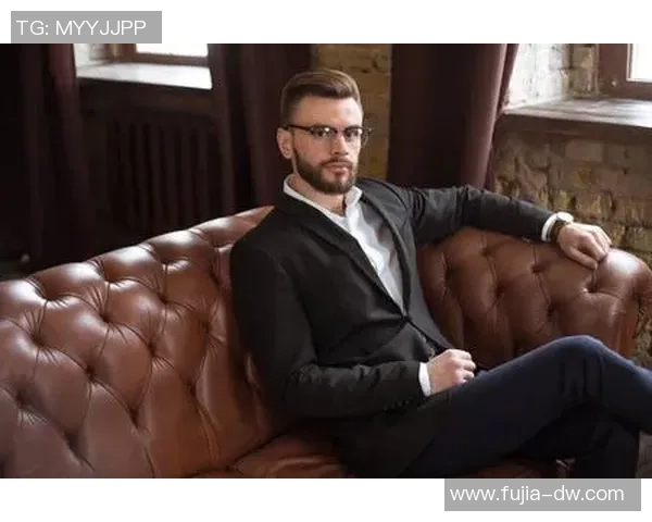 德国足球明星西装魅力展现时尚风采与运动精神的完美结合