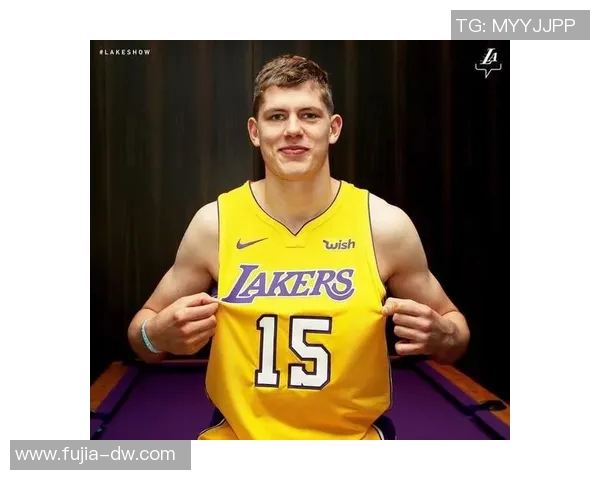 脖子受伤的足球明星如何克服伤痛重返赛场的励志故事